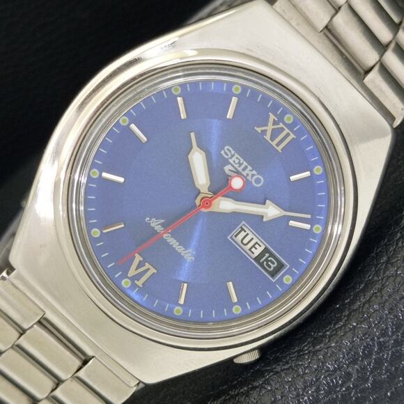 Vintage 1974 Seiko Automatic Mens Silver Watch W/daydate & Blue accents - Picture 1 of 10